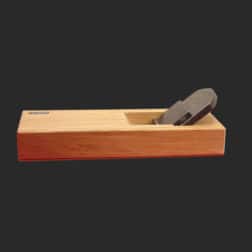 豆平鉋 赤樫 裏金付き４２ｍｍ 包春